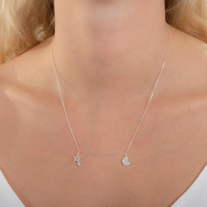 Collier avec étoile et lune en zircone cubique transparent