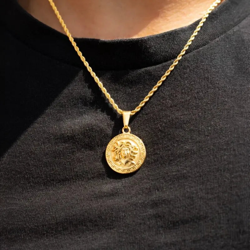 Pendentif méduse raffinée pour homme