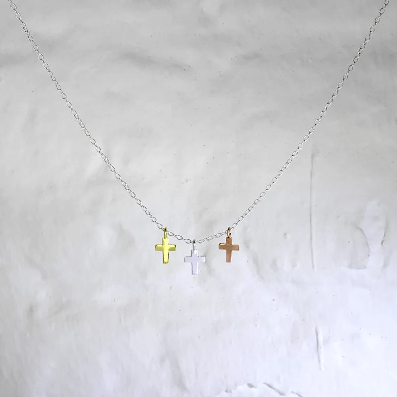 Collier avec pendentif triple croix